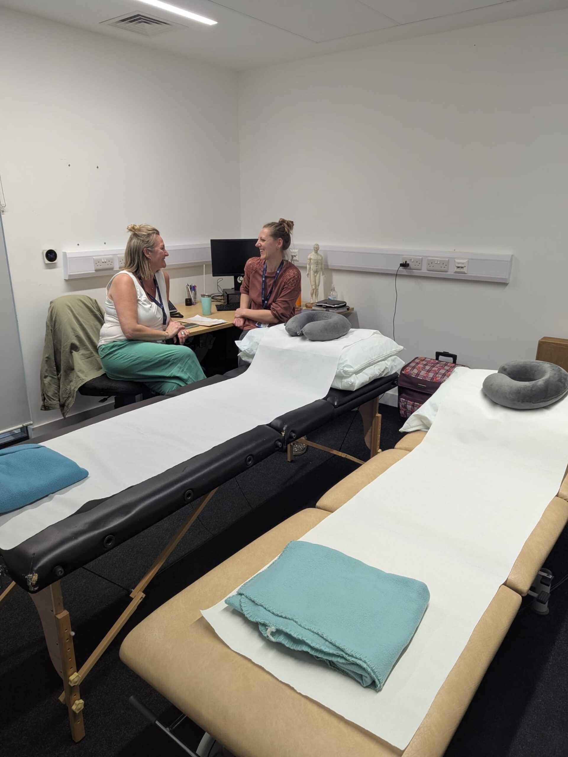 Take time to reset, recharge and restore with a range of treatments available in the Sports centre onsite wellness hub✨
We are lucky to welcome the following practitioners.
• Physiotherapy with Abbey View 🧑⚕️
https://www.abbeyviewphysiotherapy.com/
• Accupuncture and Cupping with Lizzy☀️
https://www.befienne.com/
• Reflexology with Susannah👣
https://susannahkeene.com/
• Sports massage with Athlos Louie💆♀️
https://www.instagram.com/athlos_sports_massage/
Get booked today🔥