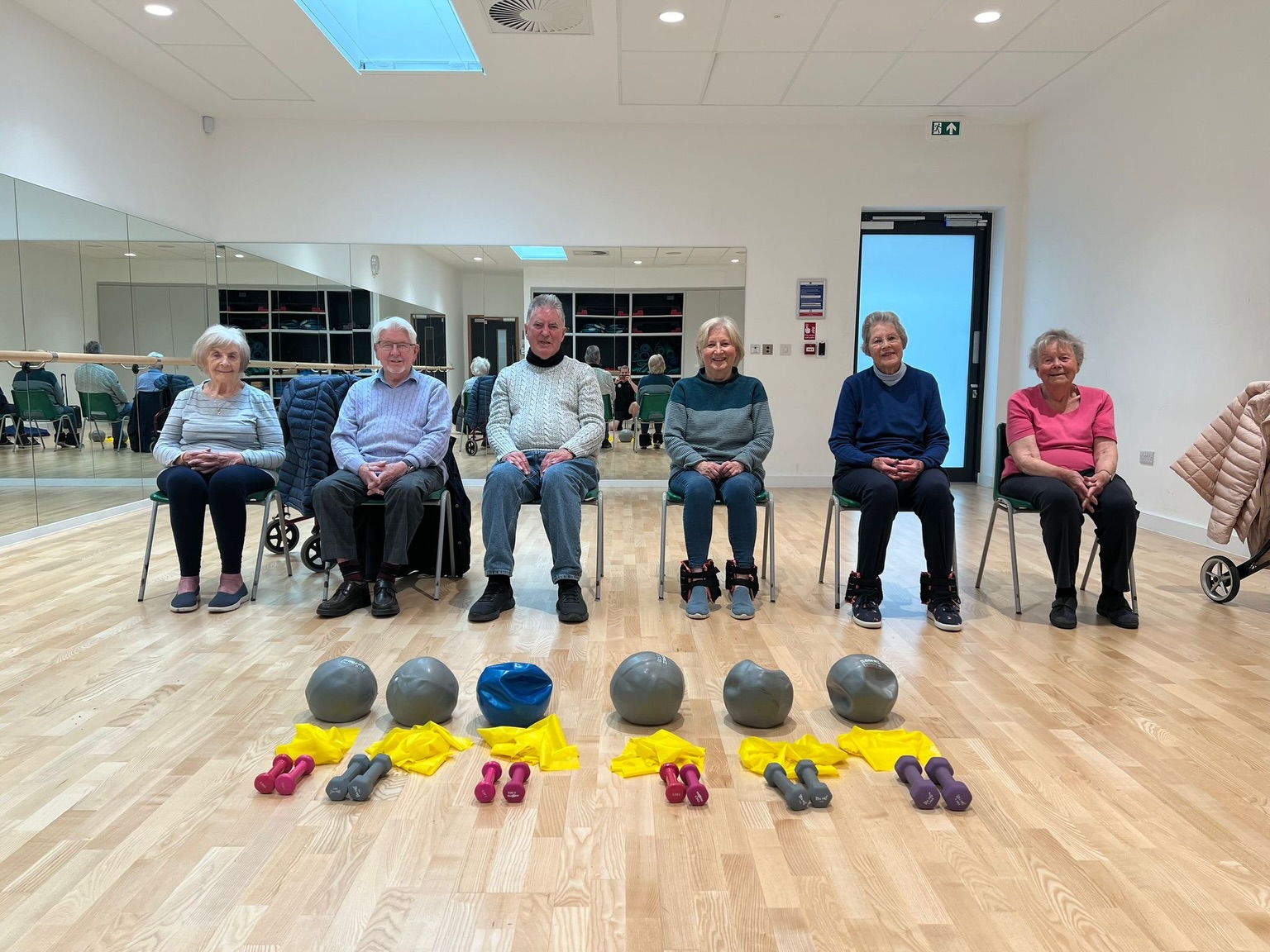 Get active and join our friendly seated exercise class!🥰

Open to members and no members 🙌🏻

Seated exercise is a safe, low-impact way for adults over 50 to improve strength, flexibility, balance, and mobility.

Join us on a Wednesday or Friday
 £6 for non members✨

Get in contact to find out more 
01935 810548
Sportscenre@sherborne.org