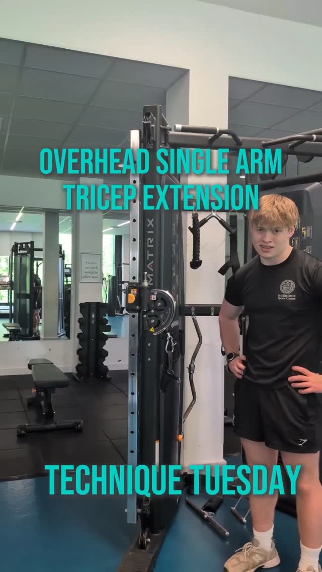Overhead cable extensions only work if the setup is strict.
The long head of the triceps is trained hardest when:
• The arm is fully overhead
• The elbow stays fixed
• The ribcage stays stacked
Key corrections:
❌ No rib flare
❌ No shoulder movement
❌ No pulldown pattern
Only the elbow should move. Everything else is locked.
#techniquetuesday uesday #sportscentre xtension #ArmTraining #gymform
