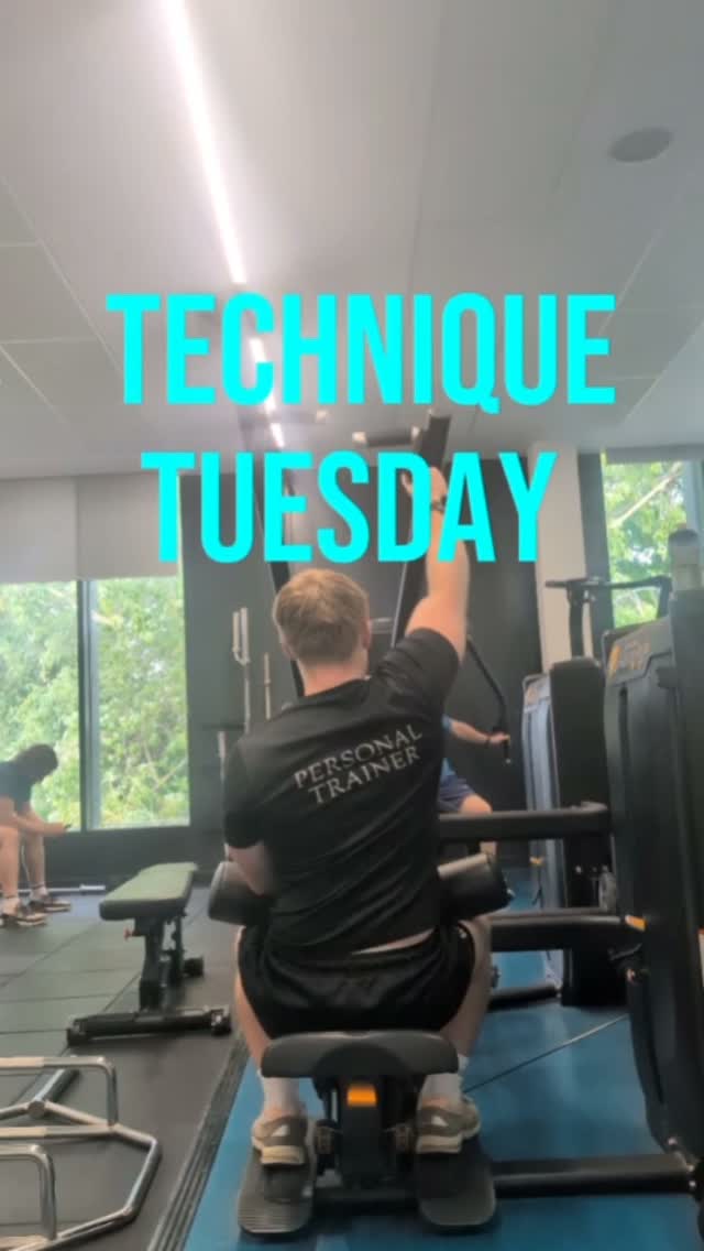 Here's a fun one, a lat pulldown, made so much better, especially if you haven't got the cable to use!

#sportscentre #sherbornesports #techniquetuesday